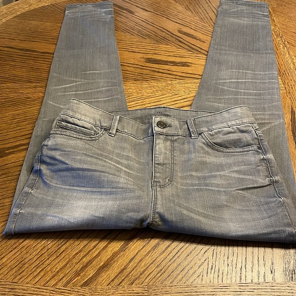Women’s White House Black Market Gray Skinny Jeans Size 6 High-Rise Worn Twice - Picture 3 of 10